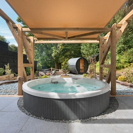 Aphrodites Group - Luxury Hot Tub Suites In Central Lake District! Bowness-on-Windermere Exterior photo