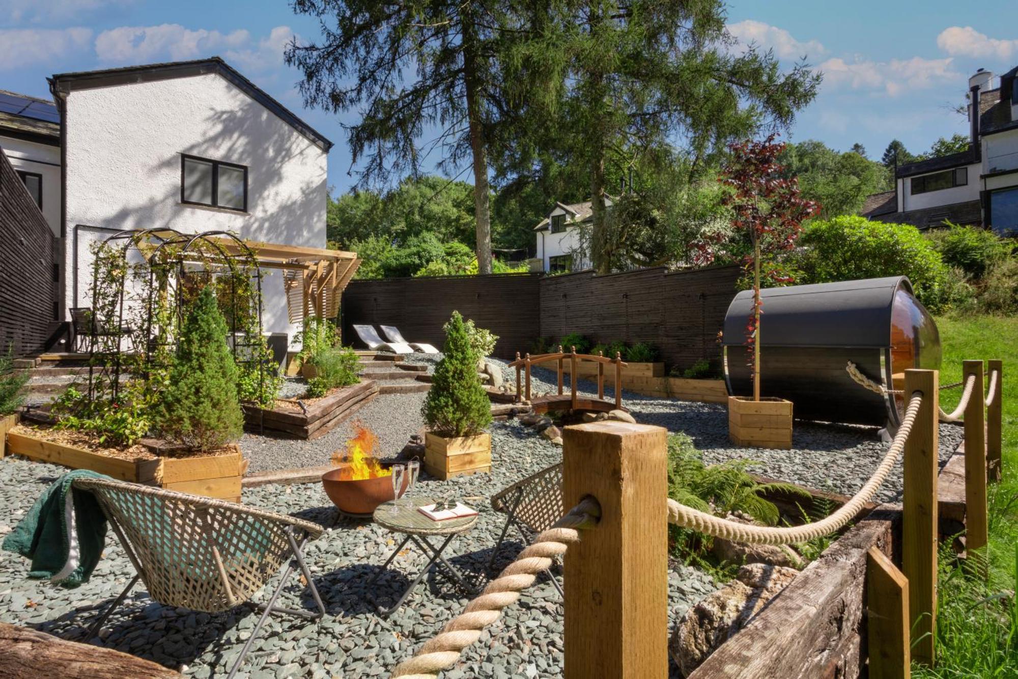 Aphrodites Group - Luxury Hot Tub Suites In Central Lake District! Bowness-on-Windermere Exterior photo