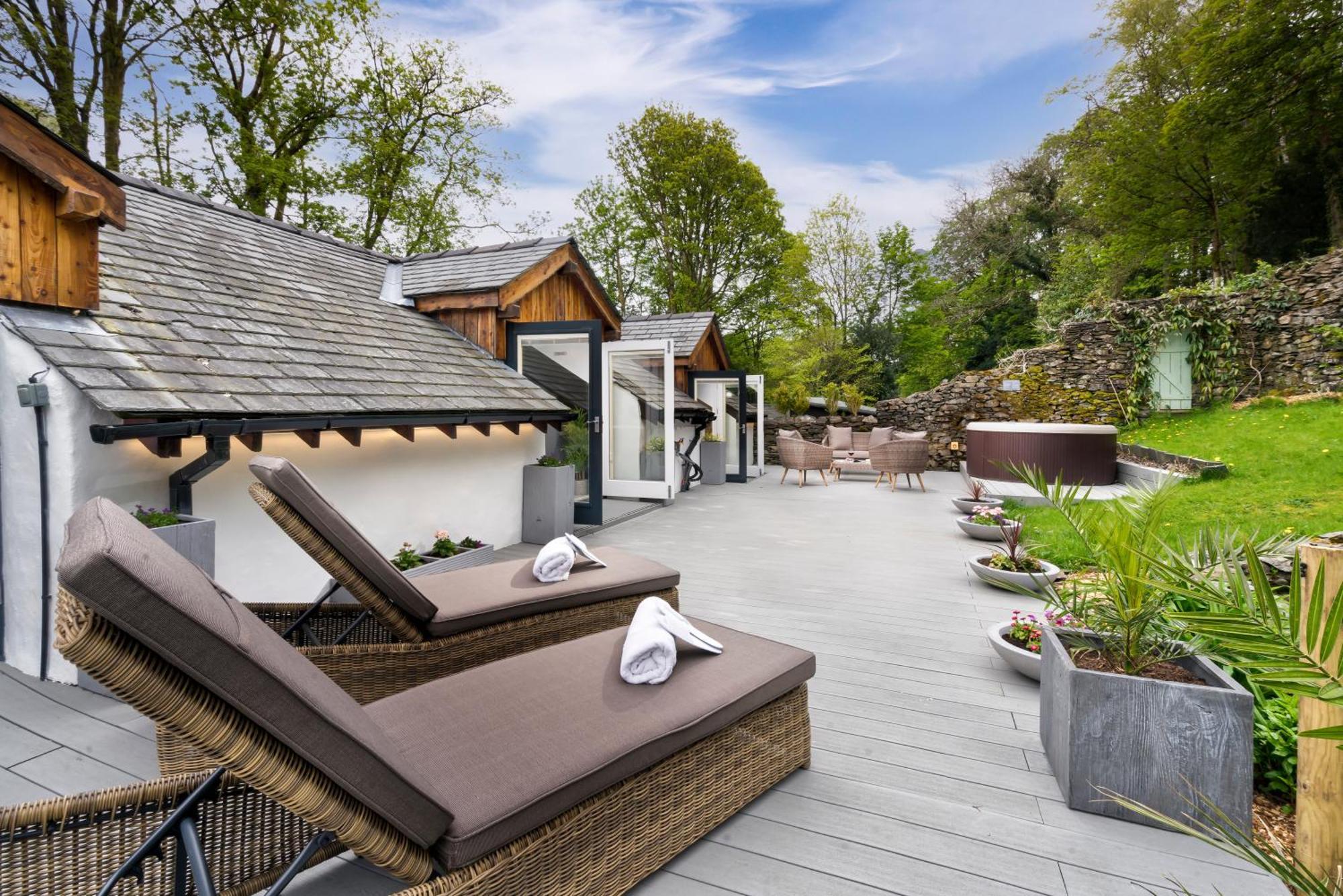 Aphrodites Group - Luxury Hot Tub Suites In Central Lake District! Bowness-on-Windermere Exterior photo