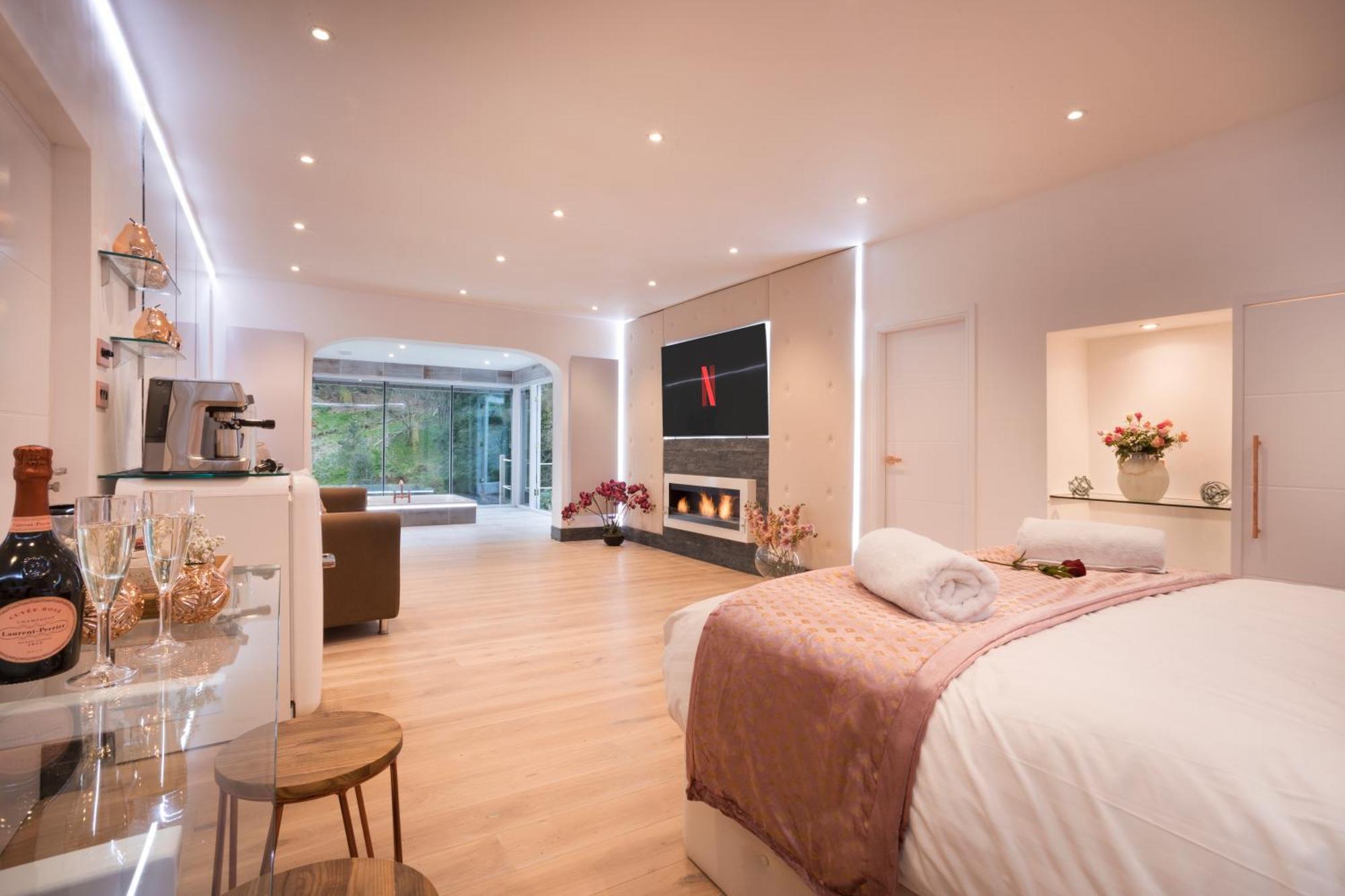 Aphrodites Group - Luxury Hot Tub Suites In Central Lake District! Bowness-on-Windermere Exterior photo