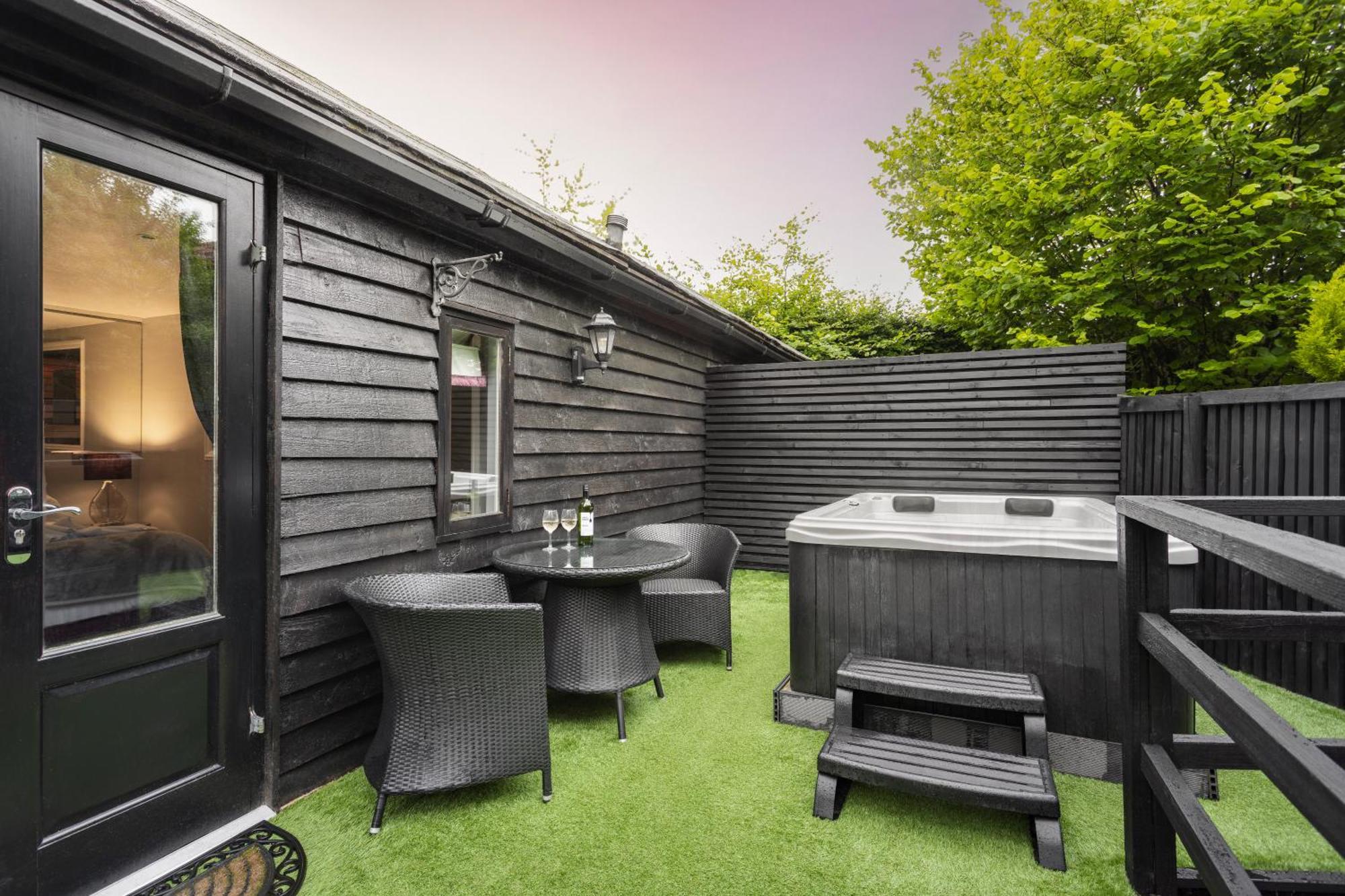 Aphrodites Group - Luxury Hot Tub Suites In Central Lake District! Bowness-on-Windermere Exterior photo