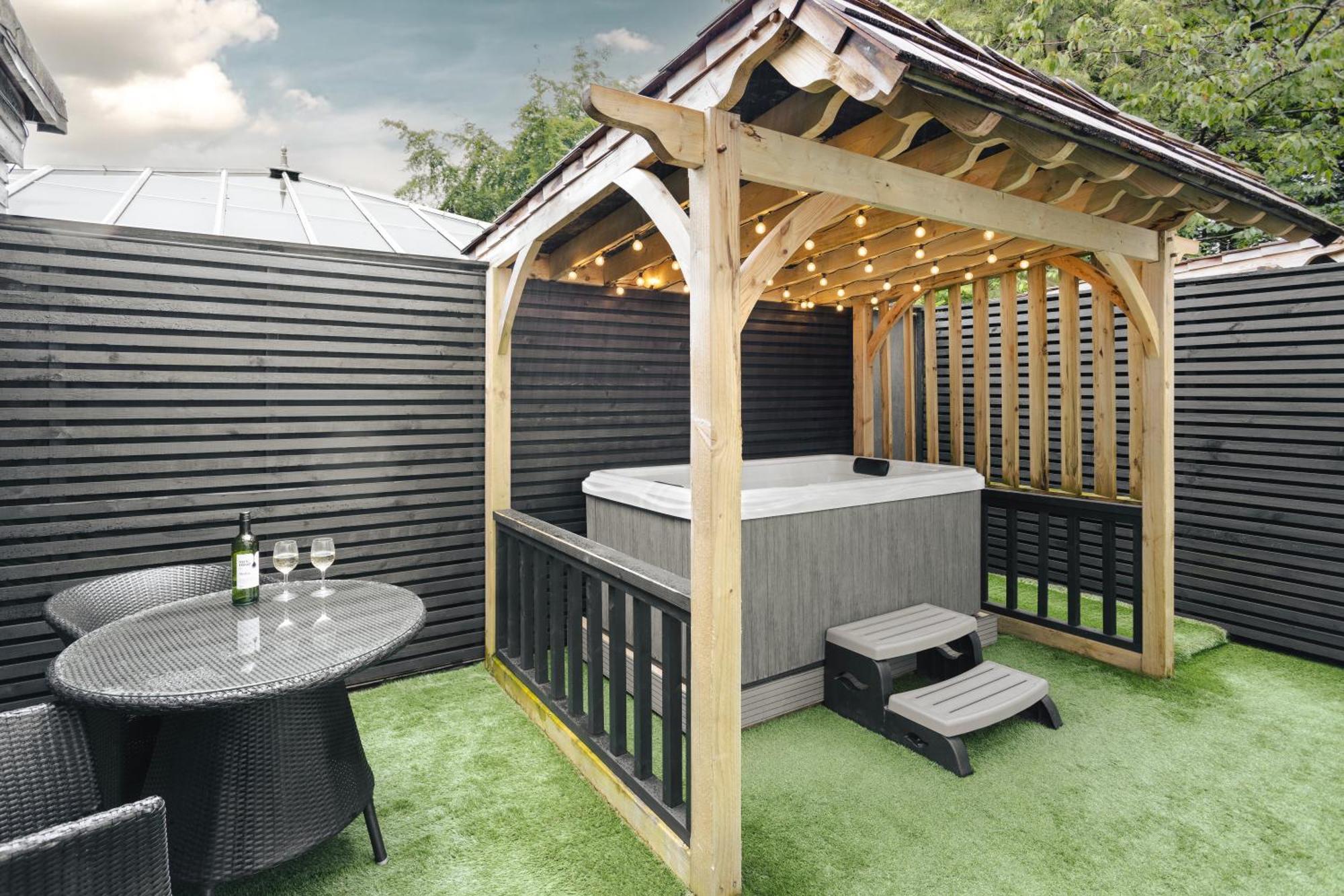 Aphrodites Group - Luxury Hot Tub Suites In Central Lake District! Bowness-on-Windermere Exterior photo